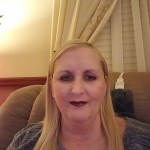 Meet your Posher, Carrie